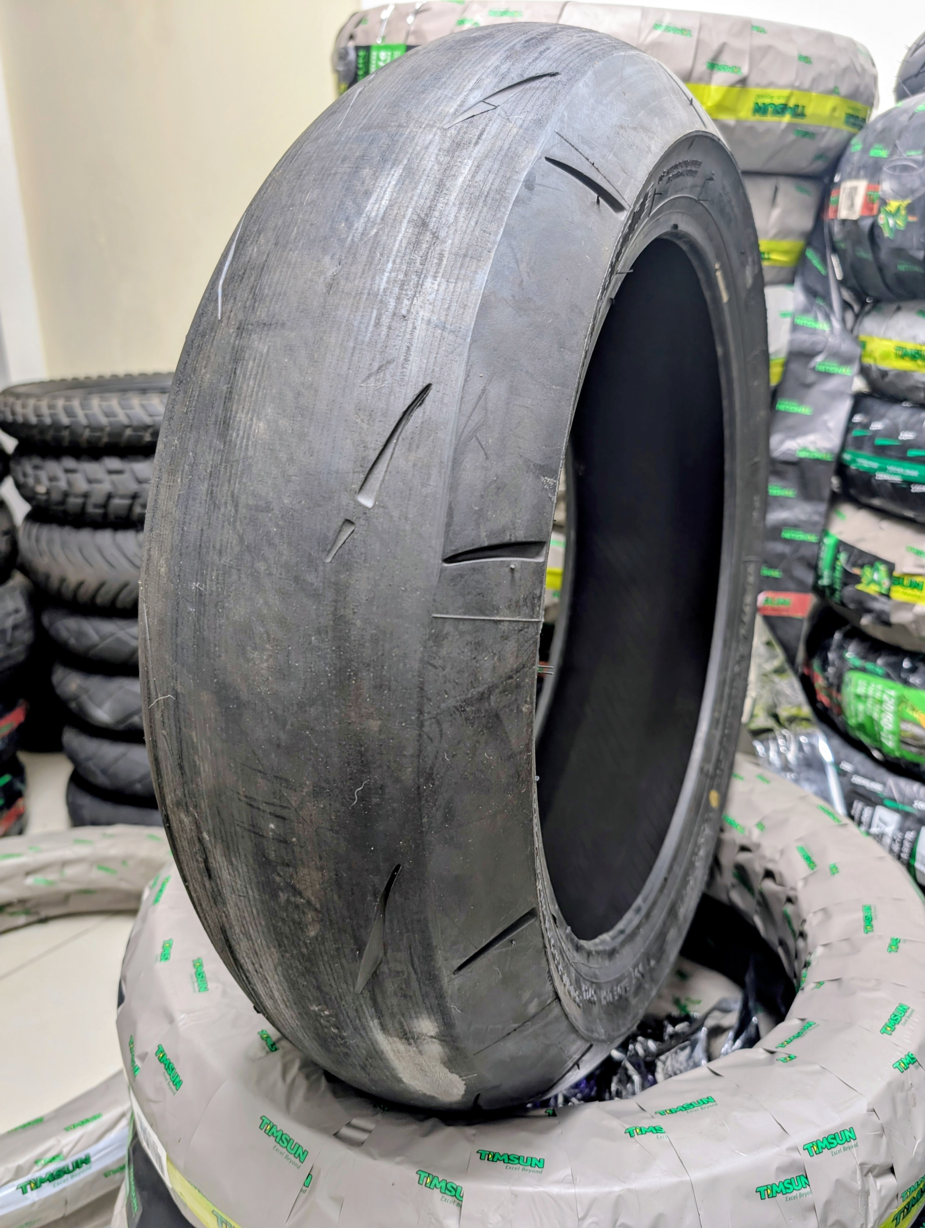 BRIDGESTONE 200/55-17 6