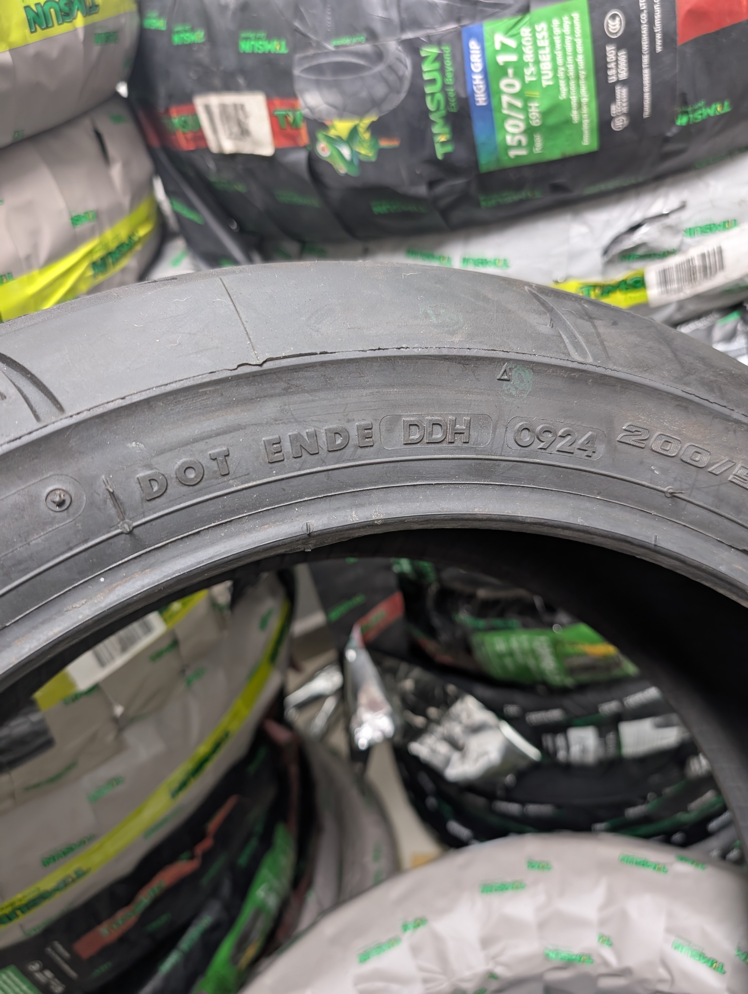 BRIDGESTONE 200/55-17 4