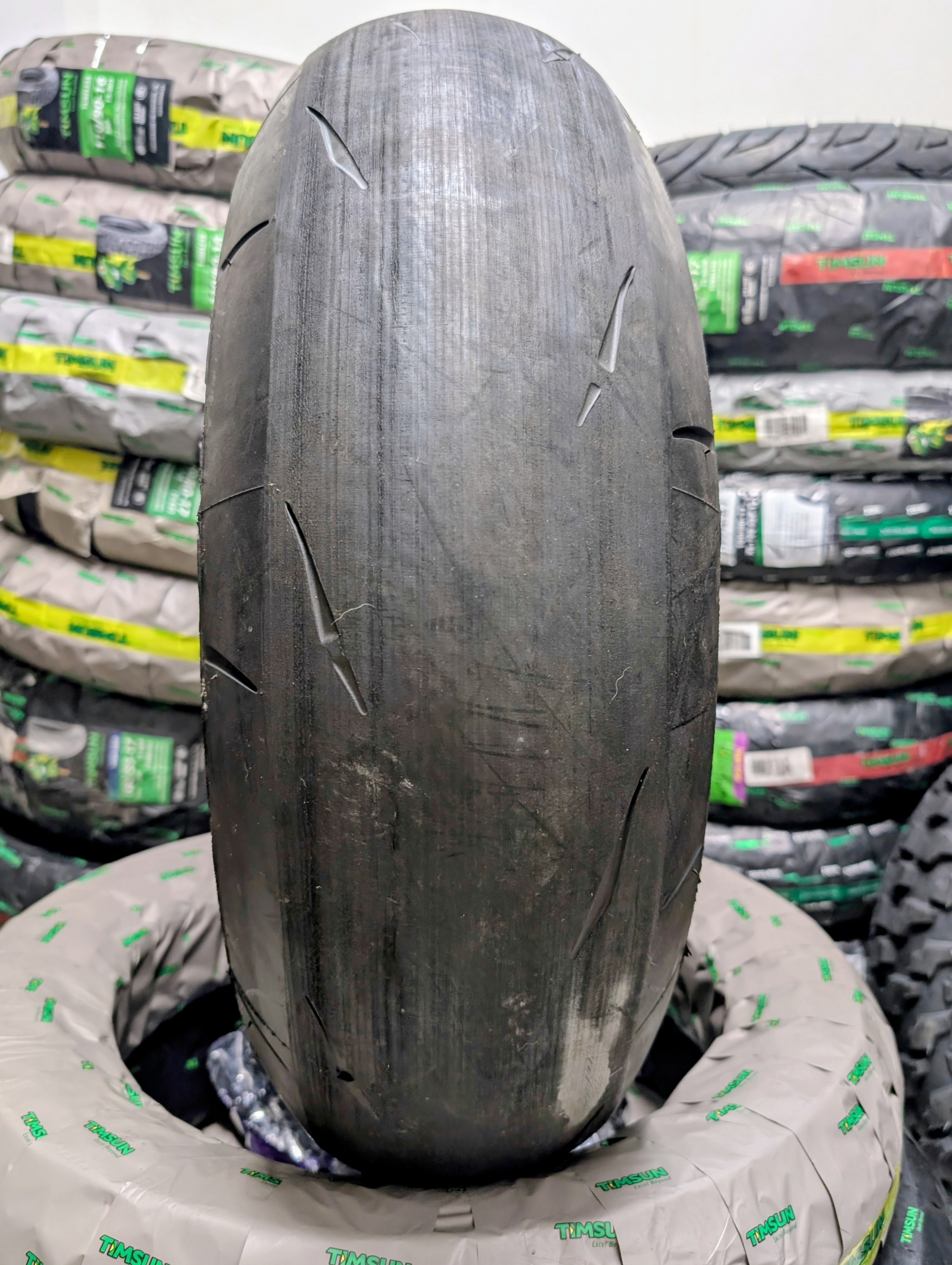 BRIDGESTONE 200/55-17 2