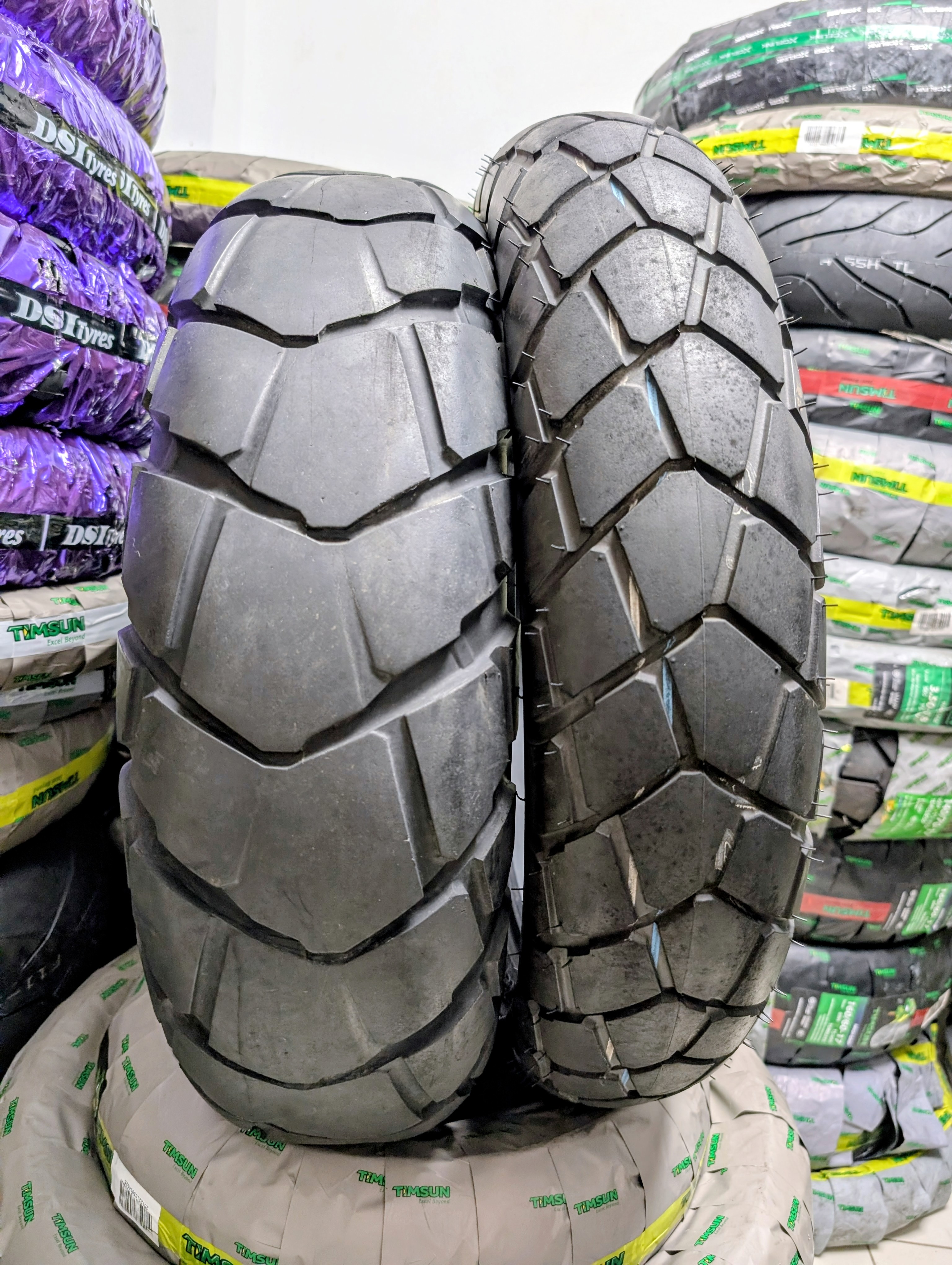 BRIDGESTONE 180/80-14 / 130/80-18 3