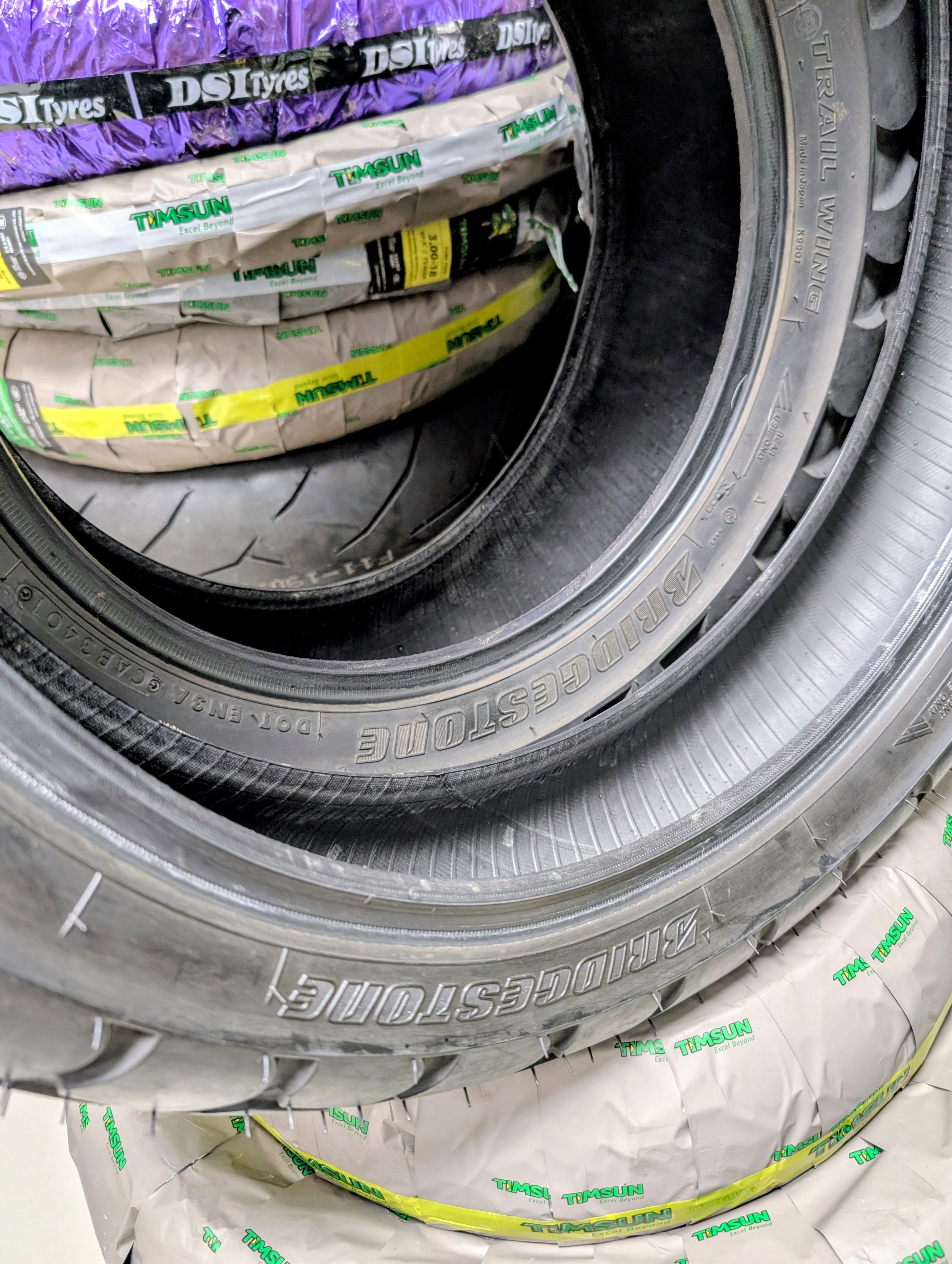 BRIDGESTONE 180/80-14 / 130/80-18 4