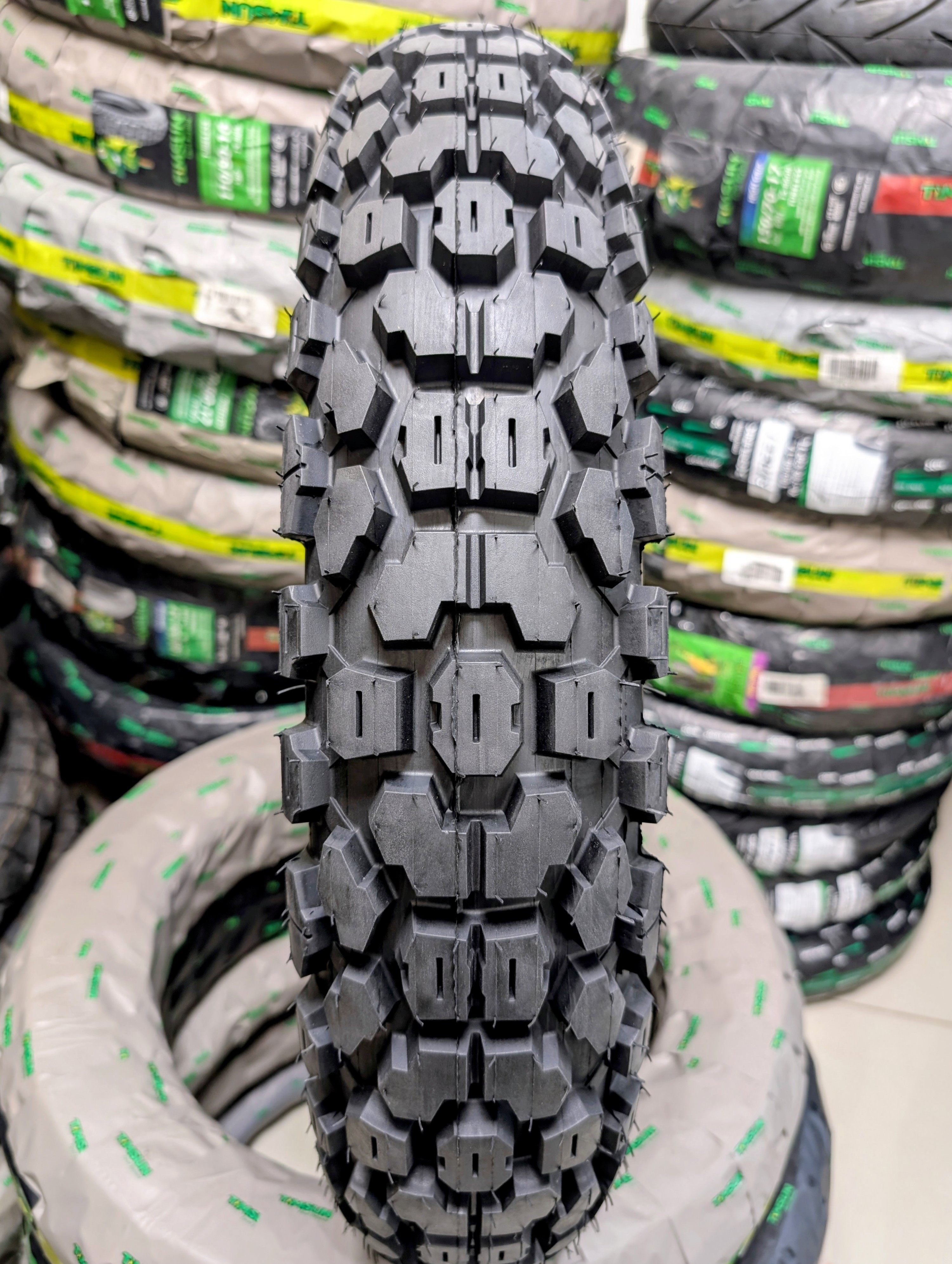 DSI 510-18 Tyre - front/back view